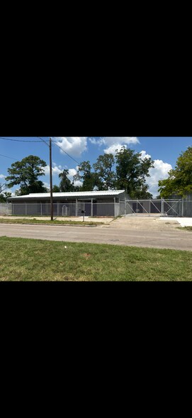7001 Weaver Rd, Houston, TX à vendre - Photo du bâtiment - Image 3 de 20