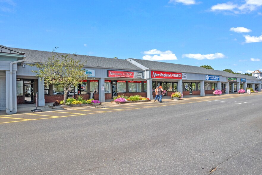 65-79 Topsham Fair Mall Rd, Topsham, ME à vendre - Photo du bâtiment - Image 2 de 6