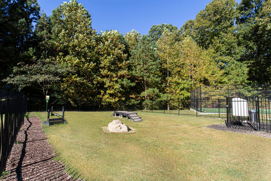 1000 Lenox Park Pl, Gainesville, GA à vendre - Photo du bâtiment - Image 1 de 1