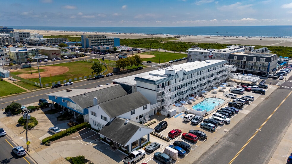 6109 Atlantic Ave, Wildwood Crest, NJ for sale - Primary Photo - Image 1 of 48