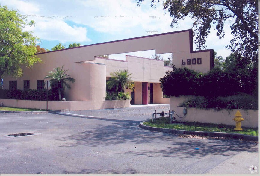 6800 W Commercial Blvd, Lauderhill, FL à louer - Photo du bâtiment - Image 3 de 30
