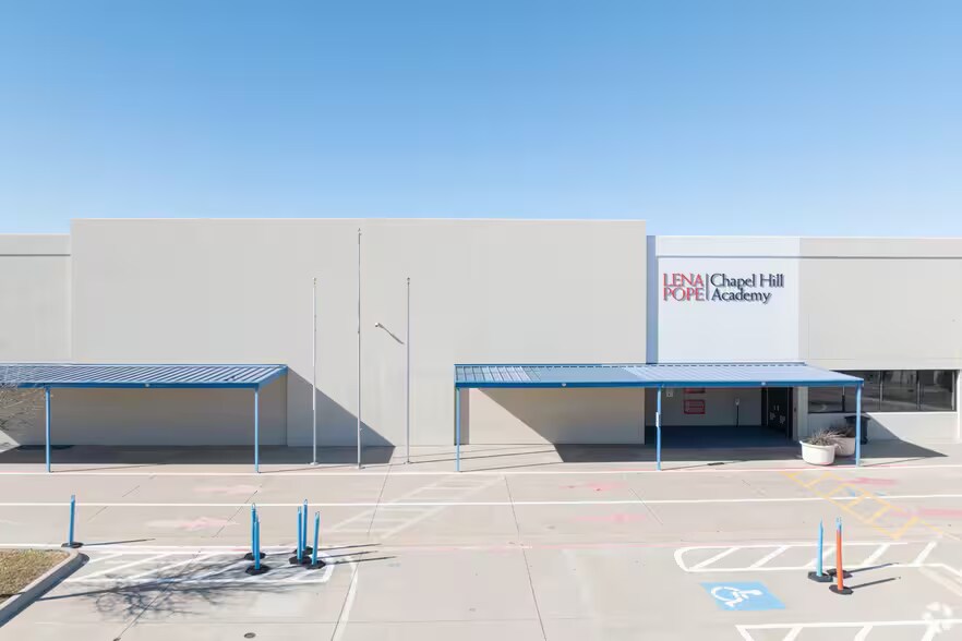 4640 Sycamore School Rd, Fort Worth, TX à vendre - Photo du bâtiment - Image 3 de 6