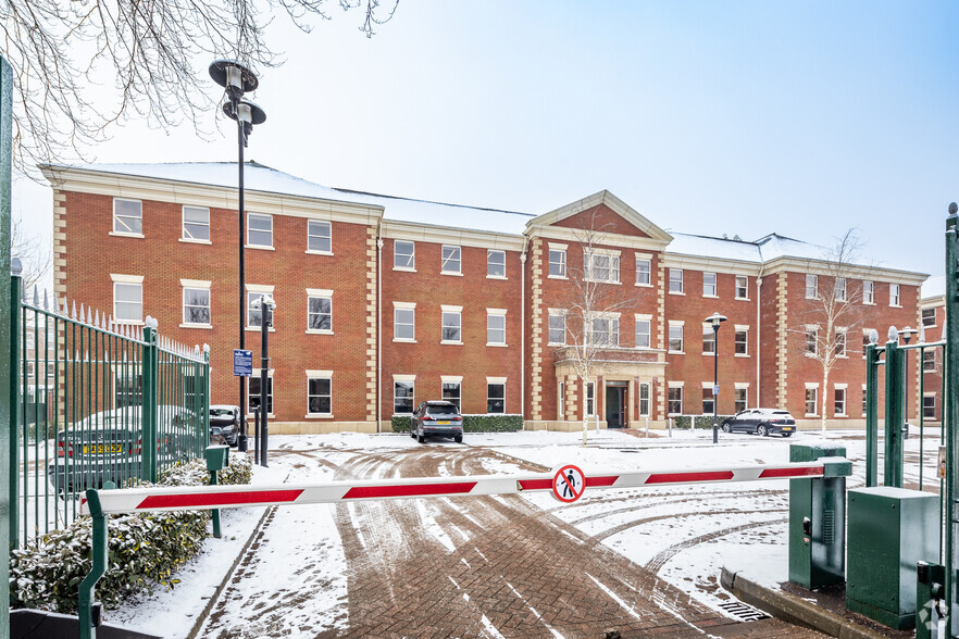 Water Ln, Wilmslow for lease - Primary Photo - Image 1 of 2