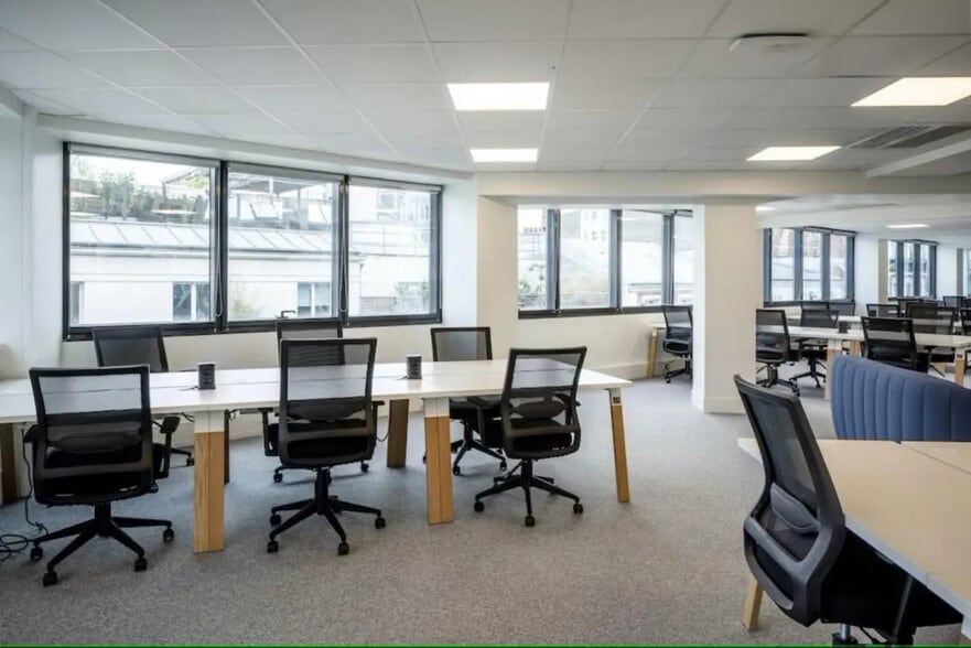 9 Boulevard Gouvion-Saint-Cyr, Paris for lease - Building Photo - Image 3 of 6