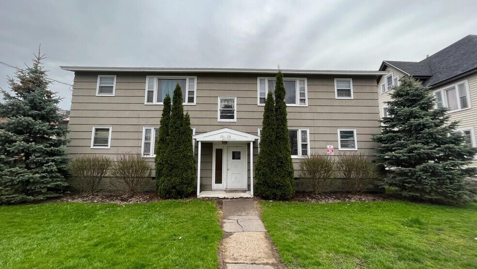 30 Apartments portefeuille de 2 propriétés à vendre sur LoopNet.ca - Photo du bâtiment - Image 3 de 8