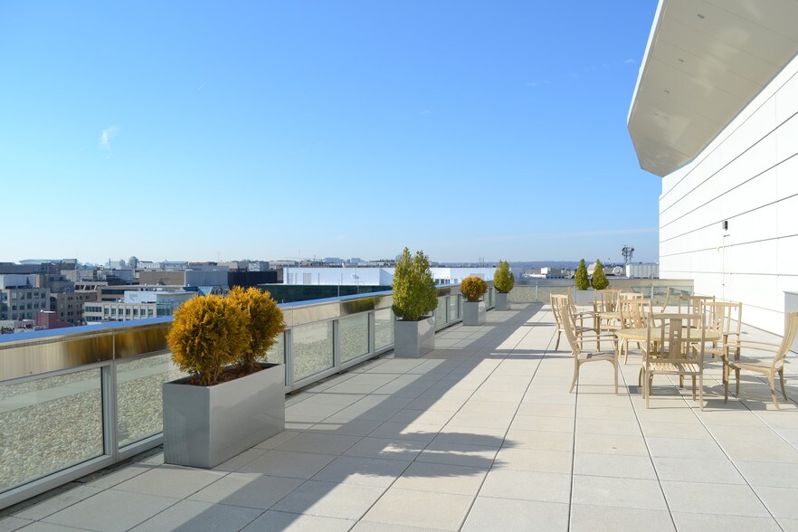 1152 15th St NW, Washington, DC à louer - Photo du bâtiment - Image 2 de 14