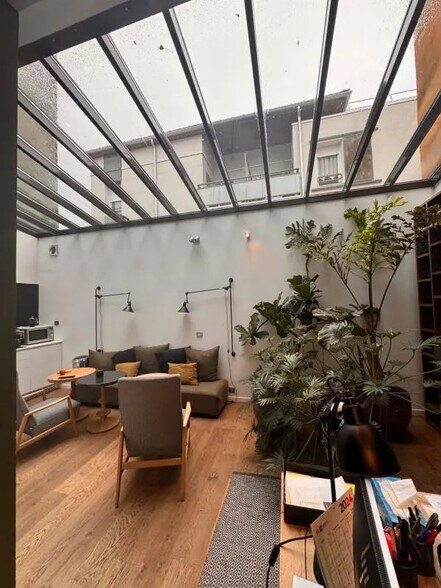 4 Place Ludovic Monnier, Champagne-au-Mont-d'Or for sale - Interior Photo - Image 2 of 7