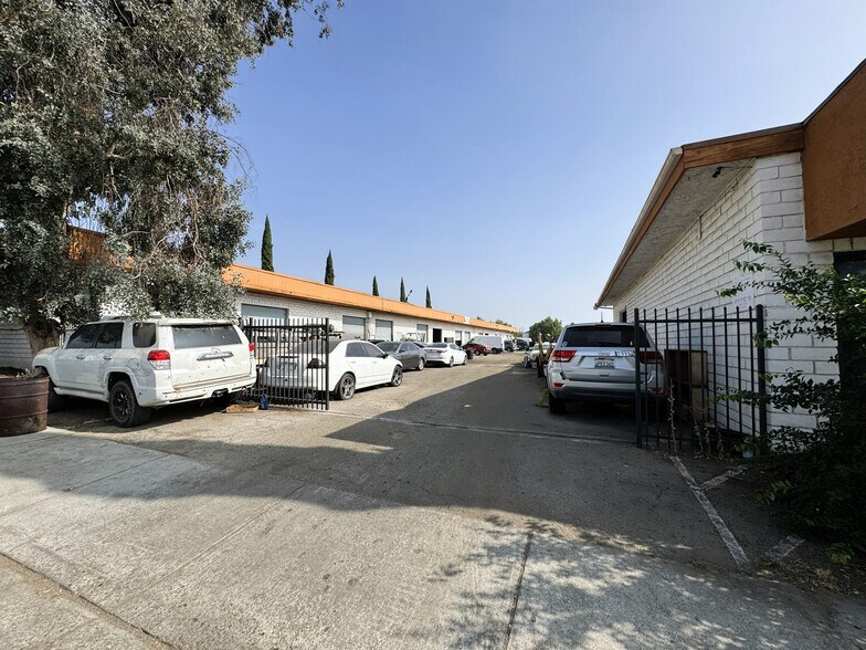 393 Athol St, San Bernardino, CA à louer - Photo du bâtiment - Image 2 de 6
