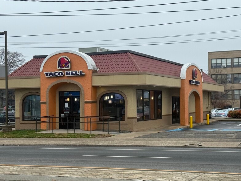 996 Hempstead Tpke, Franklin Square, NY à vendre - Photo du bâtiment - Image 2 de 5