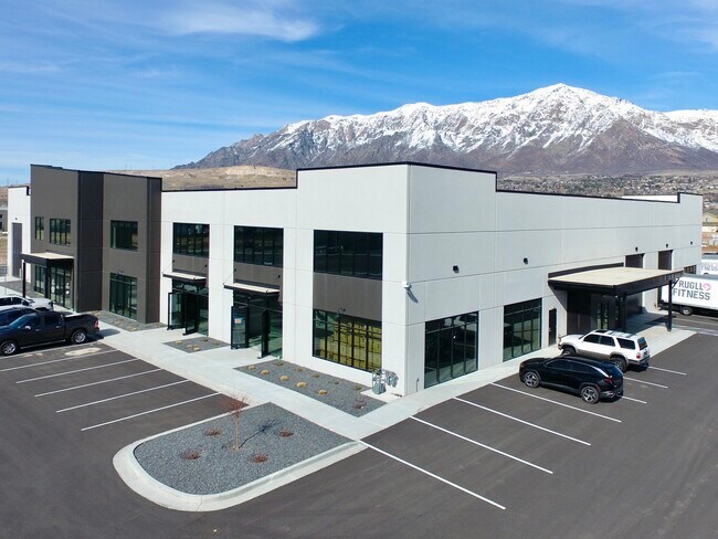 Plus de détails pour 2724 N Rulon White Blvd, Pleasant View, UT - Industriel à louer