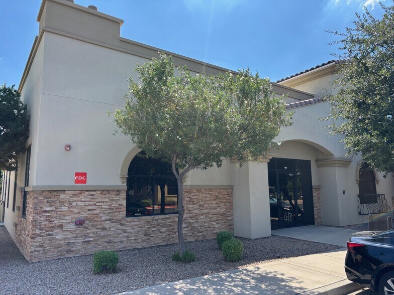 4915 E Baseline Rd, Gilbert, AZ à louer - Photo du bâtiment - Image 2 de 15