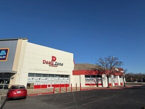 8221 E 61st St, Tulsa, OK à louer Photo du bâtiment- Image 2 de 3