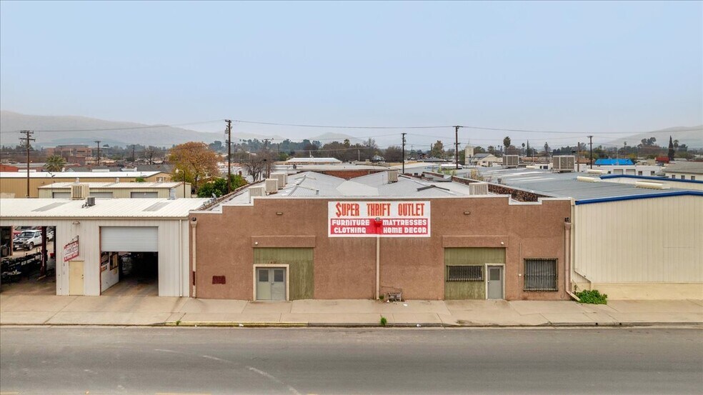 142 S D St, Porterville, CA à louer - Photo du bâtiment - Image 1 de 15