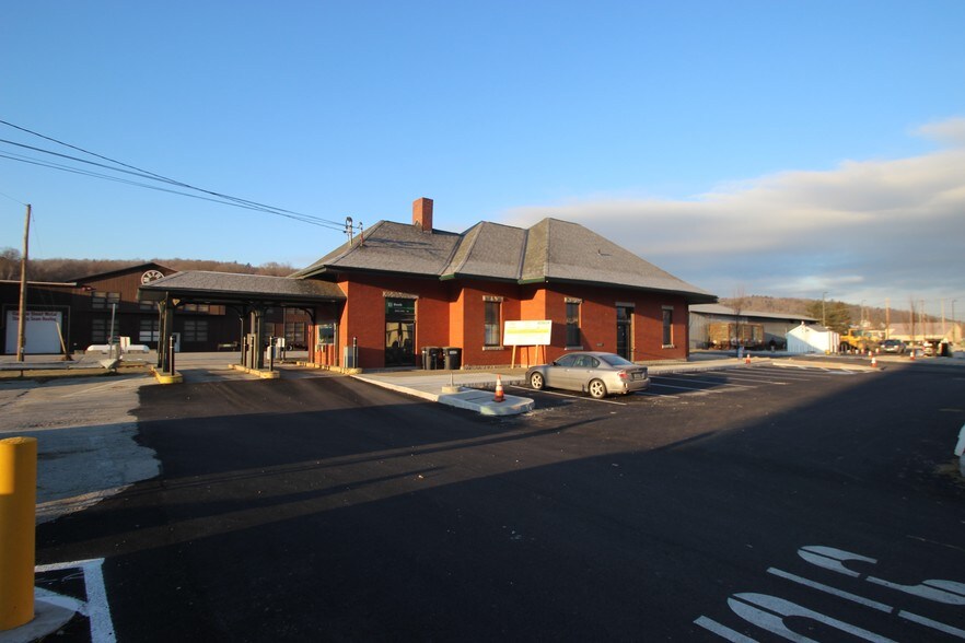 56 Depot Sq, Barre, VT à vendre - Photo du bâtiment - Image 3 de 7