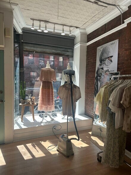445-447 W 50th St, New York, NY à louer - Photo du bâtiment - Image 3 de 10