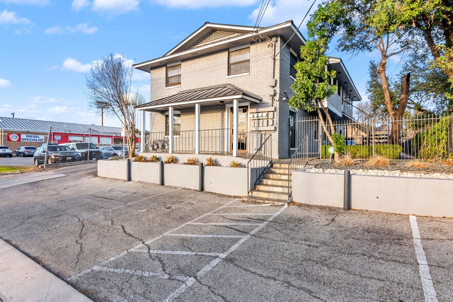 2023 Lockhill Selma Rd, San Antonio, TX à vendre - Photo du bâtiment - Image 2 de 31