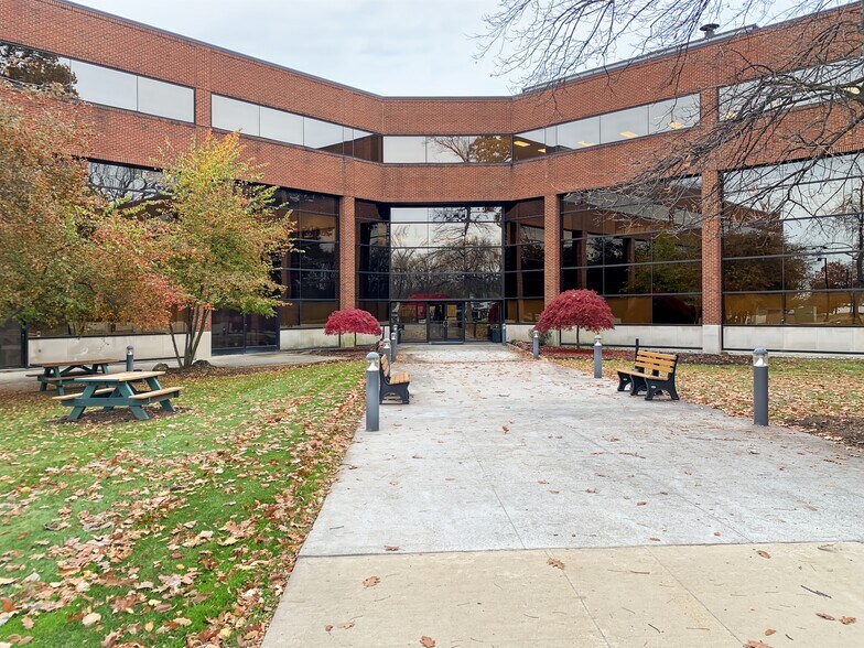 3200 Greenfield Rd, Dearborn, MI à louer - Photo du bâtiment - Image 2 de 20