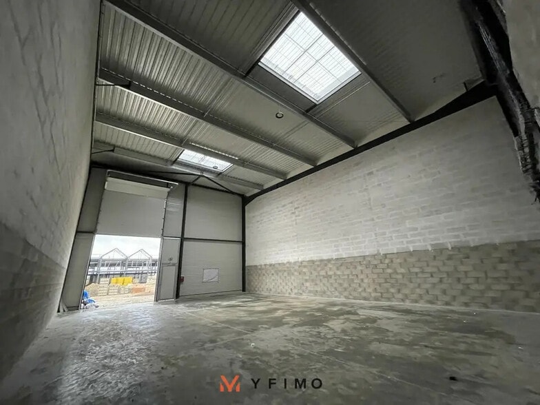 Flex in Flins-sur-Seine for sale - Interior Photo - Image 2 of 5