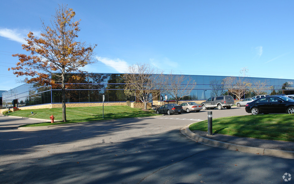 5600-5610 Rowland Rd, Minnetonka, MN for lease - Building Photo - Image 1 of 4