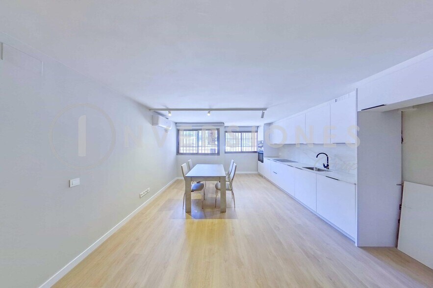 Immeuble residentiel dans Barcelone, Barcelona à vendre - Photo intérieure - Image 2 de 6