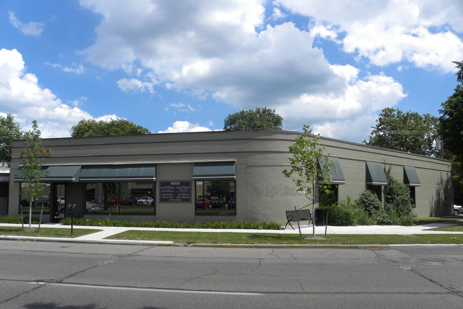 18000 Mack Ave, Grosse Pointe Park, MI for lease Primary Photo- Image 1 of 31