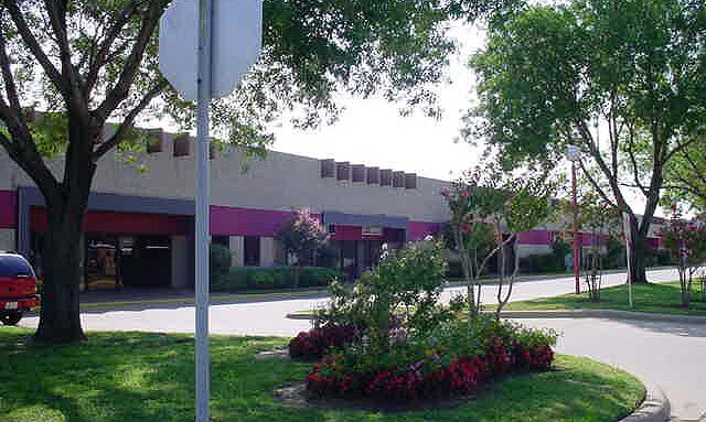 2400-2426 Arbuckle Ct, Dallas, TX à louer - Photo du bâtiment - Image 1 de 3