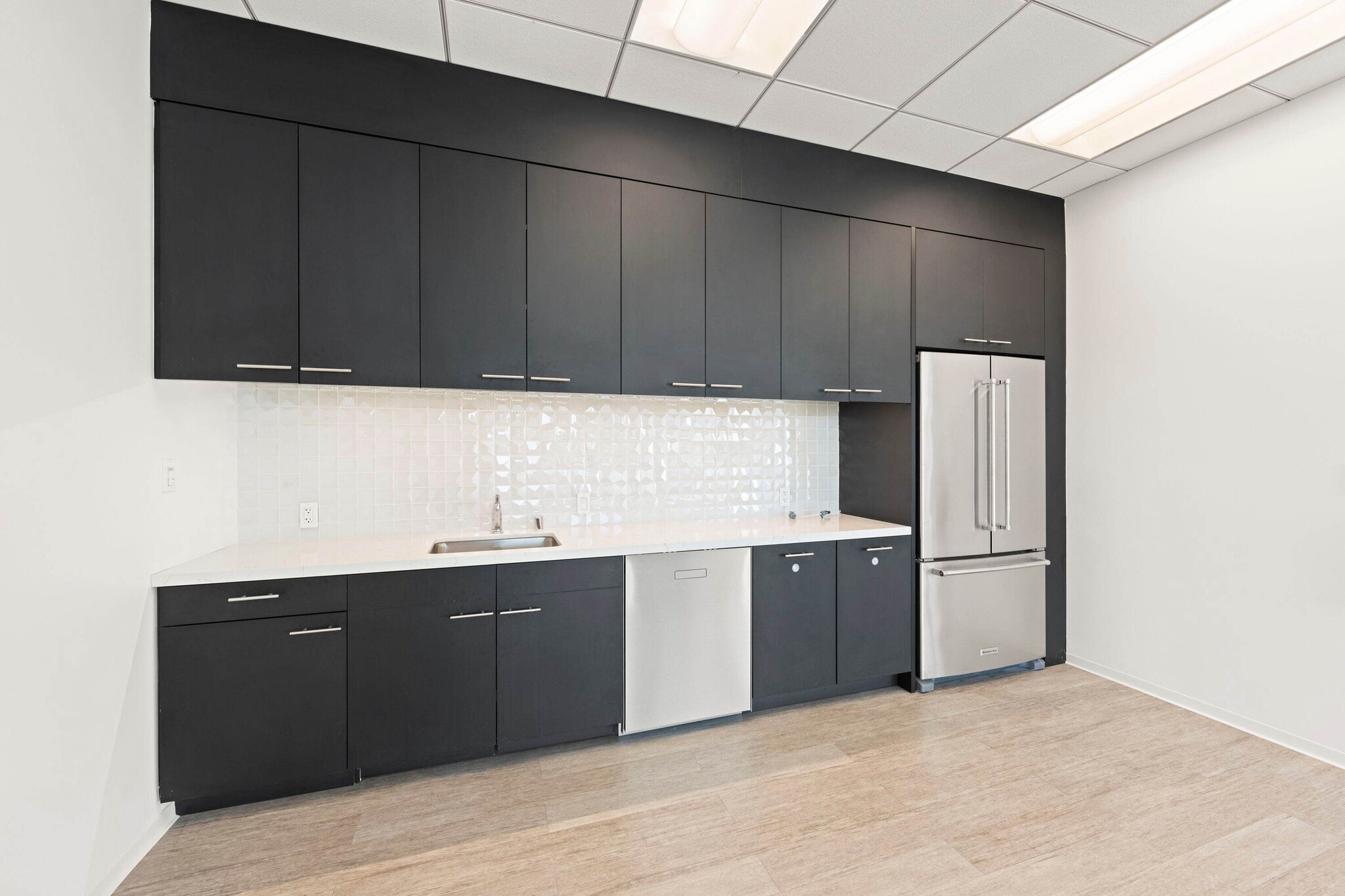 4270 Executive Sq, La Jolla, CA for lease Interior Photo- Image 1 of 5