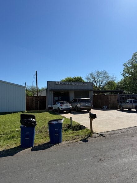 504 N Breckenridge St, Ennis, TX à vendre - Photo du bâtiment - Image 3 de 29