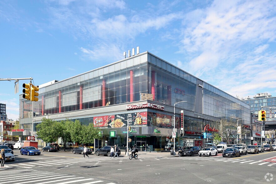 300-322 W 125th St, New York, NY à louer - Photo du bâtiment - Image 1 de 14