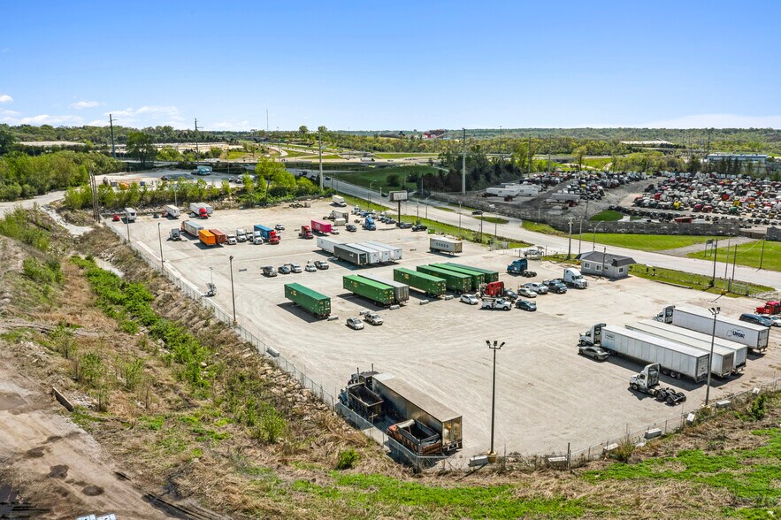 7850 E US Highway 40, Kansas City, MO for lease - Primary Photo - Image 1 of 5