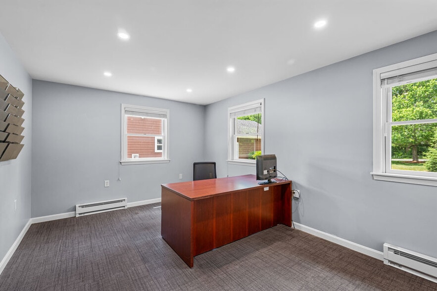 Commercial Flex & Private Resort portfolio of 2 properties for sale on LoopNet.ca - Interior Photo - Image 3 of 4