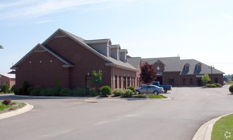 672 N Milford Rd, Highland, MI for lease - Building Photo - Image 2 of 2