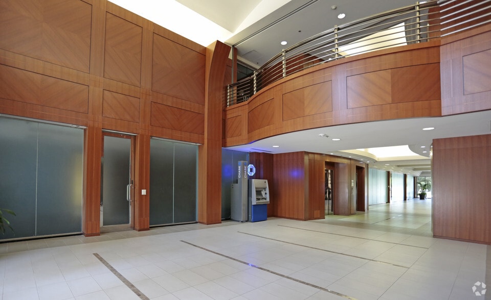 10151 Deerwood Park Blvd, Jacksonville, FL for lease - Lobby - Image 2 of 13