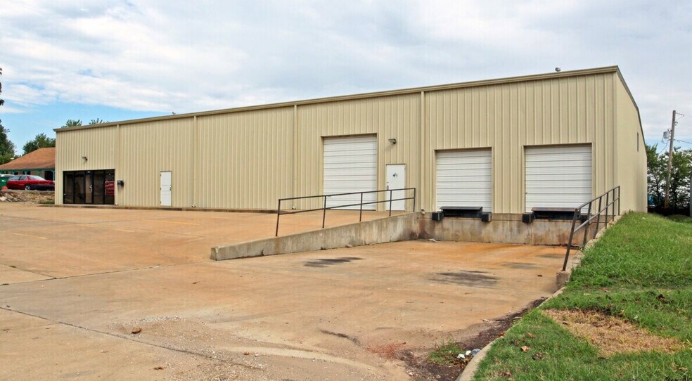 1010 Backus Ave, Springdale, AR à louer - Photo du bâtiment - Image 1 de 7