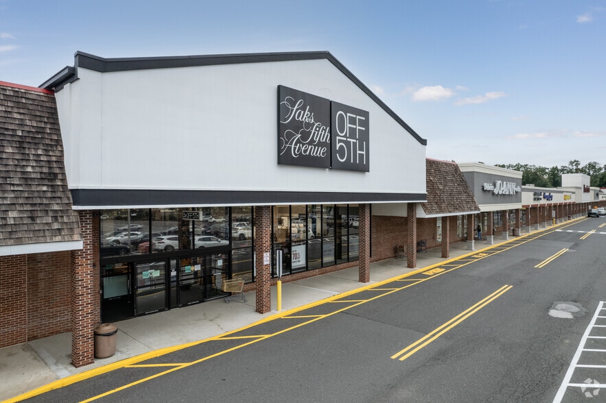 1026-1140 Broad St, Shrewsbury, NJ à louer - Photo du bâtiment - Image 2 de 8