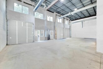 600 Waukegan Rd, Northbrook, IL for lease Interior Photo- Image 2 of 5