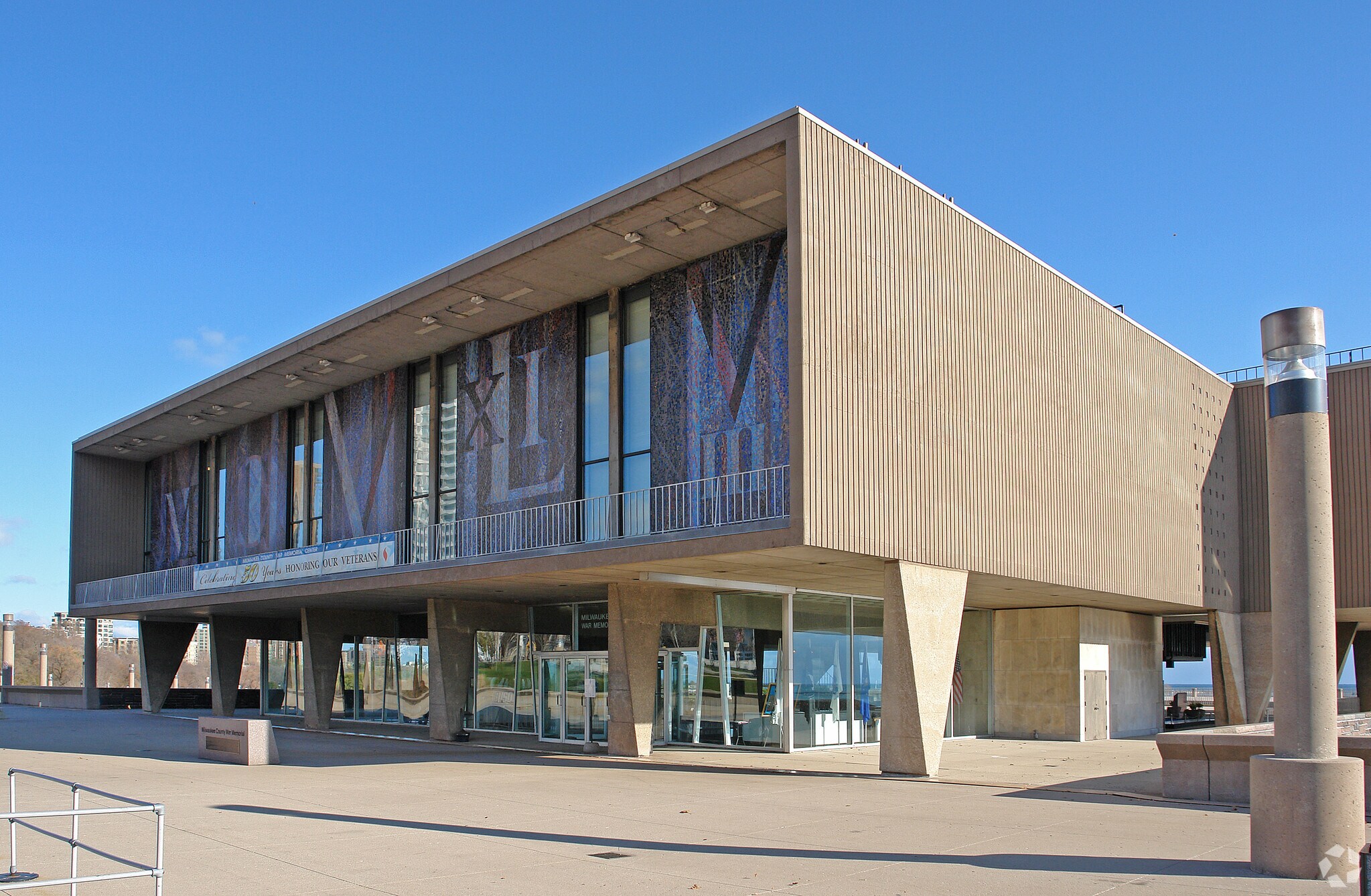 750 N Lincoln Memorial Dr, Milwaukee, WI à vendre Photo principale- Image 1 de 1