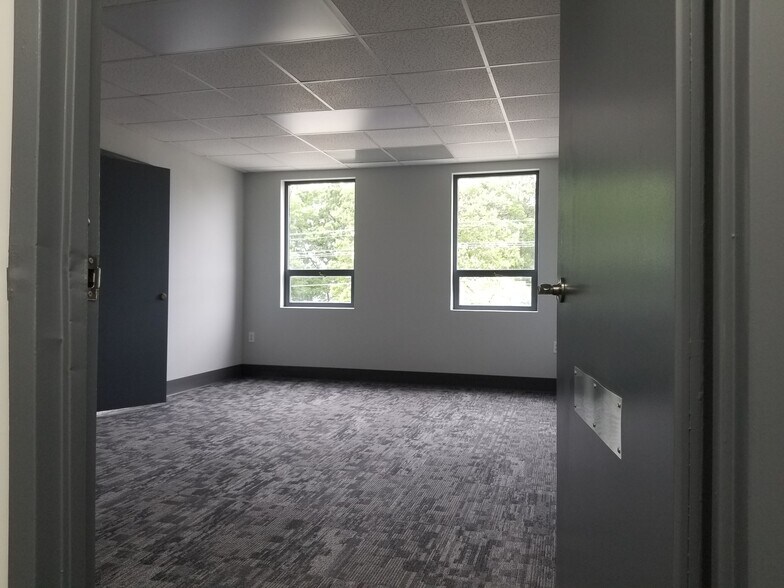 409 E Laburnum Ave, Richmond, VA à louer - Photo intérieure - Image 2 de 5