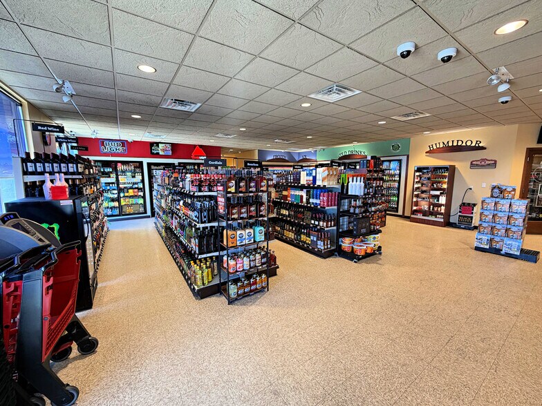 4116 University Ave, Cedar Falls, IA à louer - Photo du bâtiment - Image 3 de 7