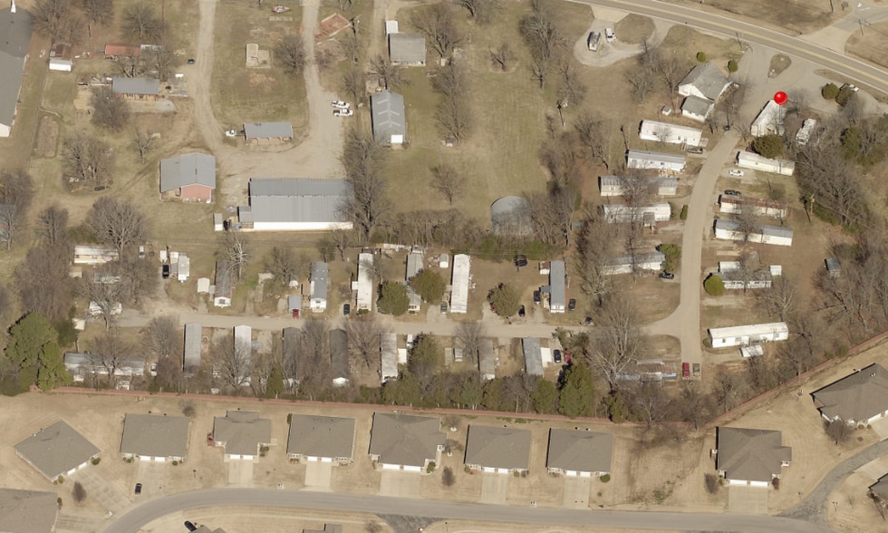 1326 E 9th St, Mountain Home, AR for sale - Primary Photo - Image 1 of 10