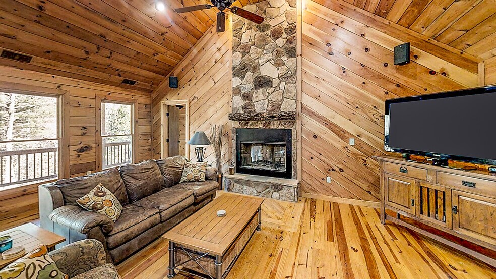 57 Hemlock Ridge Ln, Catawba, VA à vendre - Photo du bâtiment - Image 3 de 26