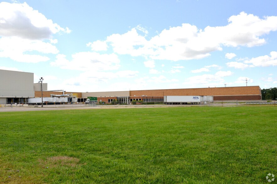 1030 W Alex-Bell Rd, West Carrollton, OH à louer - Photo du bâtiment - Image 2 de 2