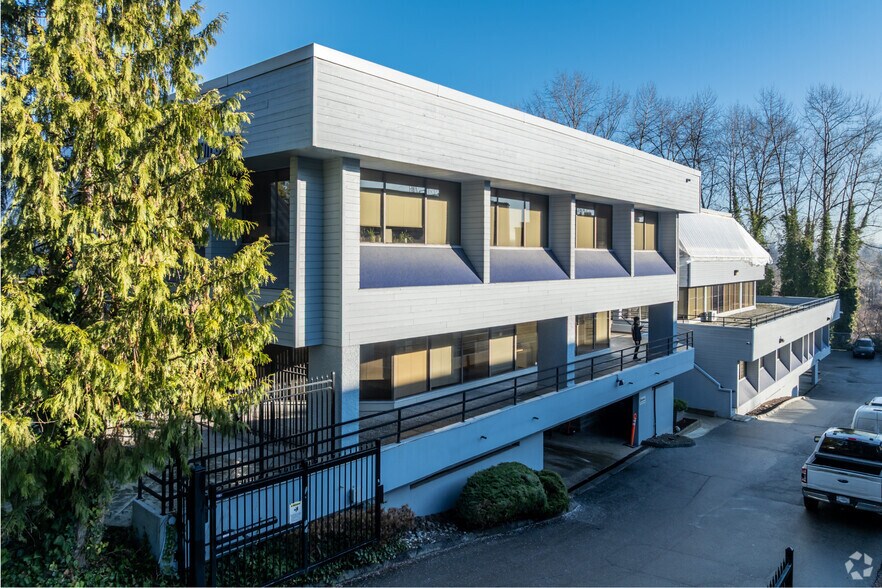 3920 Norland Ave, Burnaby, BC à louer - Photo du bâtiment - Image 2 de 4