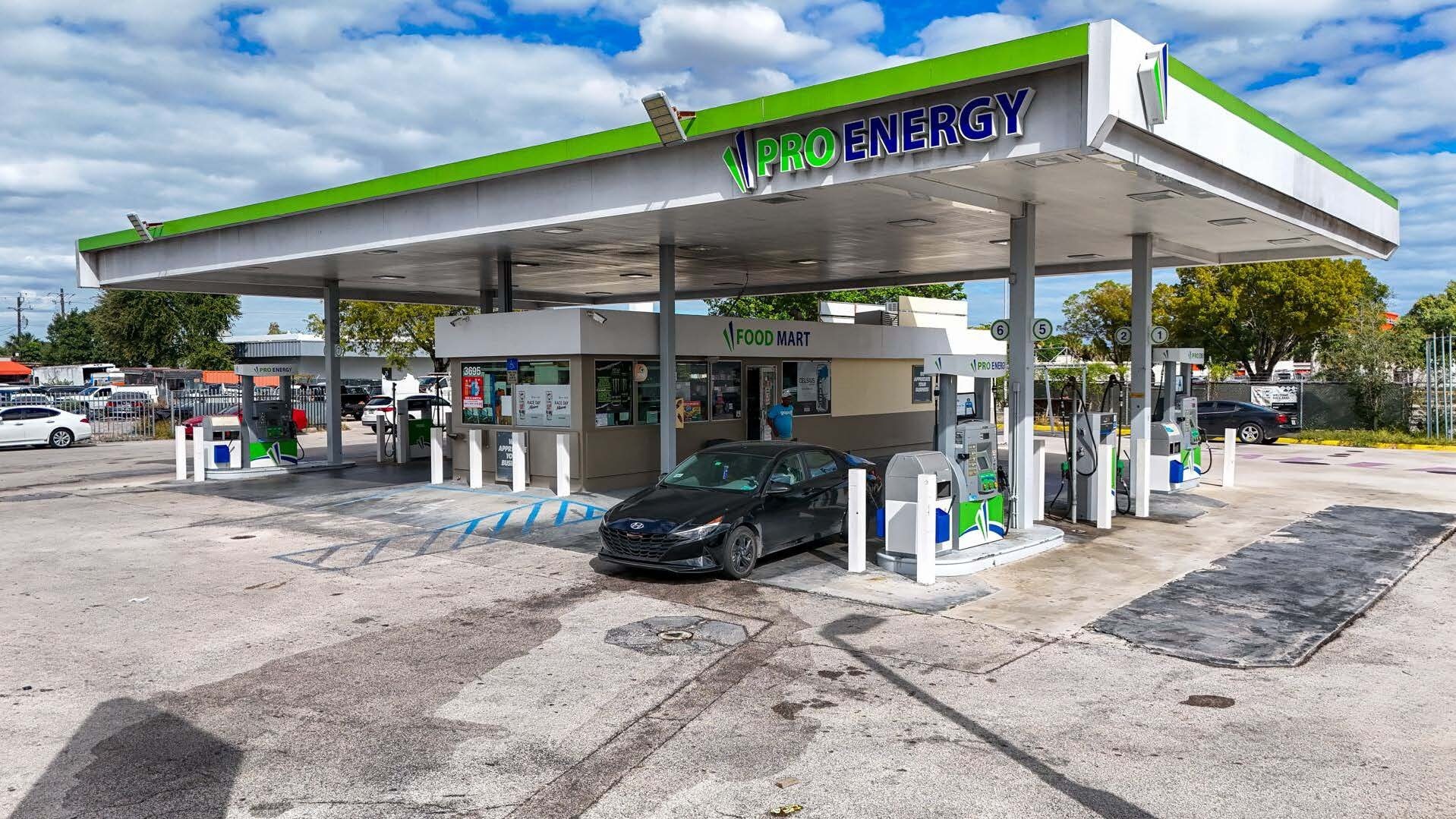 3695 NW 167th St, Opa-locka, FL à vendre Photo du bâtiment- Image 1 de 3