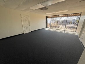 335 W Arbor Vitae St, Inglewood, CA for lease Interior Photo- Image 1 of 3