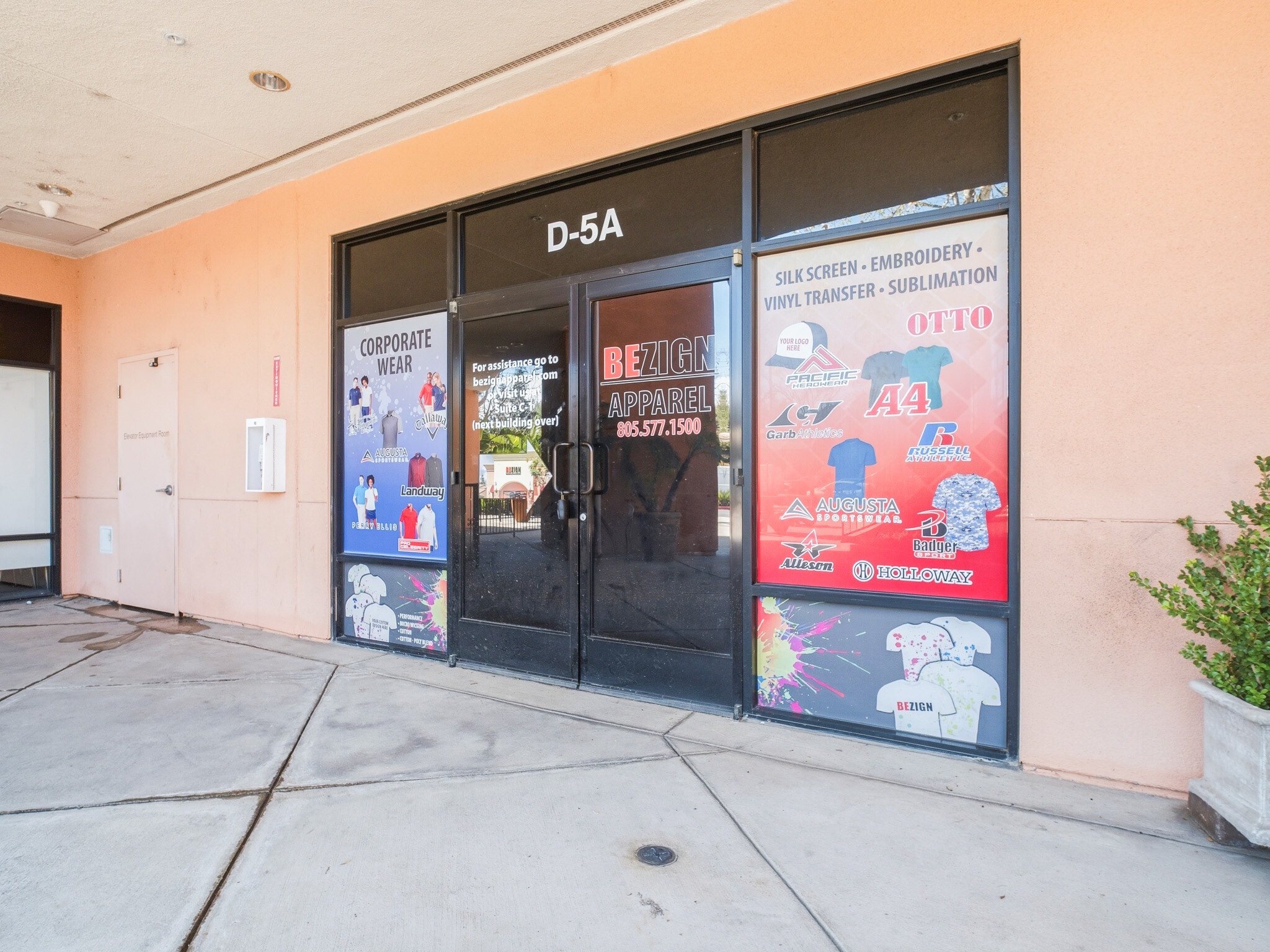 6591-6599 Collins Dr, Moorpark, CA à louer Photo intérieure- Image 1 de 4