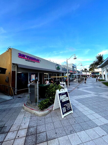 327-329 Johnson St, Hollywood, FL for lease - Building Photo - Image 1 of 3