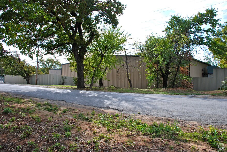 11320 Mosier Valley Rd, Fort Worth, TX à louer - Photo du bâtiment - Image 2 de 10