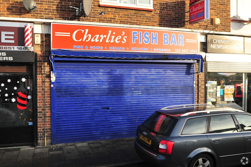 105 Chinbrook Rd, Londres à louer - Photo du bâtiment - Image 2 de 3