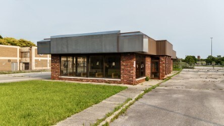 1681 Wilson Ave, Toronto, ON à louer - Photo du bâtiment - Image 2 de 7